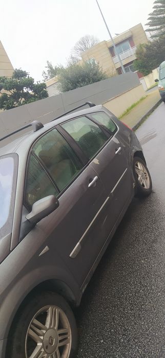 Gran cenic 7 lugares com avaria e sem a chave ainda funciona