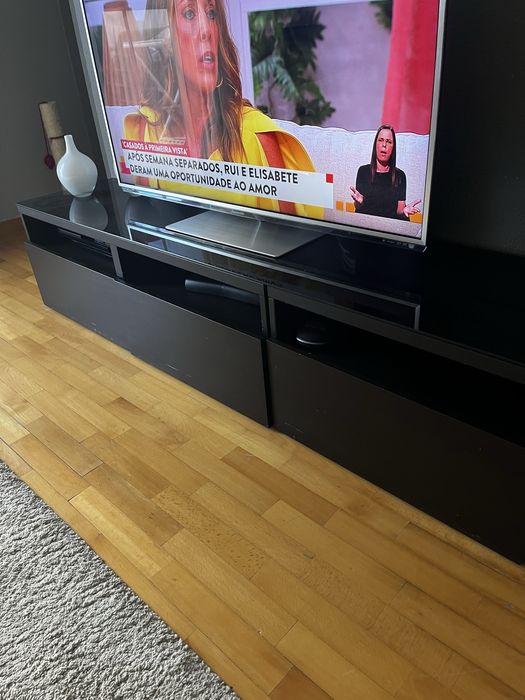 Movel ikea com vidro