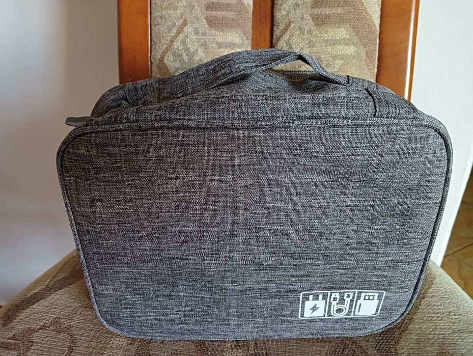 Organizer na elektronikę.