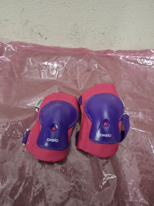 Patins em linha de menina, capacete e proteções