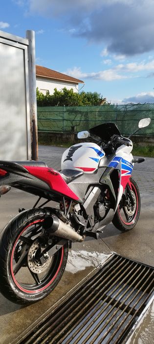 Honda cbr125r (2017)