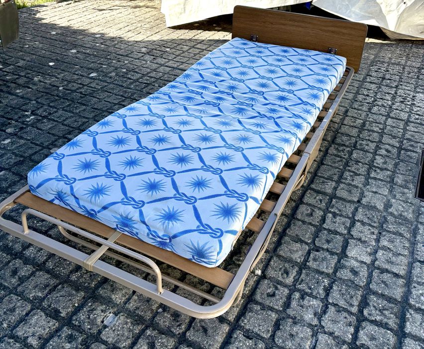 Cama dobrável com rodas - nova - em plegatino