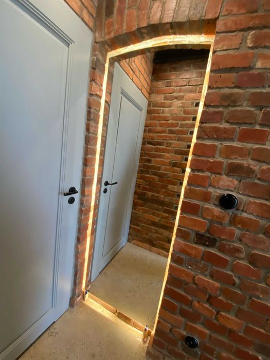 Lustra na wymiar – do łazienki, przedpokoju, siłowni, salonu