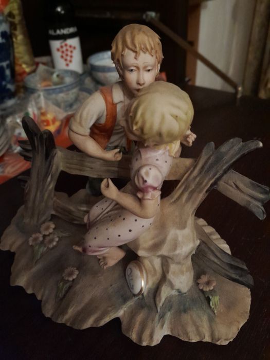 Estatueta antiga em bom estado