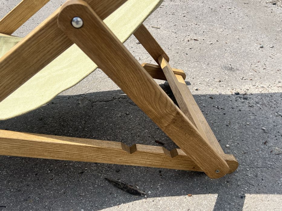 Шезлонг деревʼяний крісло лежак