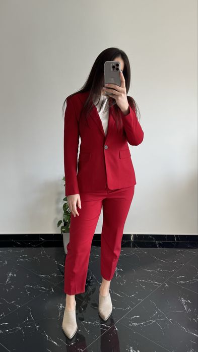 Класичний червоний костюм Massimo Dutti  з вовни