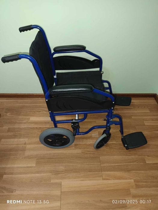 Vendo Cadeira de Rodas - Nova!