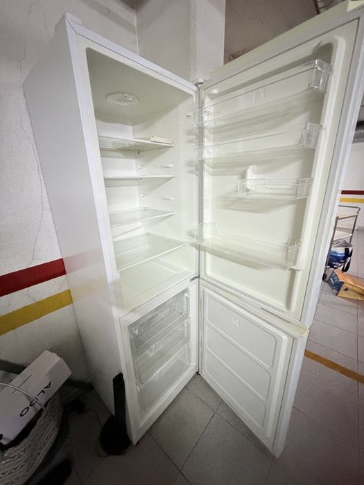 Frigorífico combinado SILVER em bom estado
