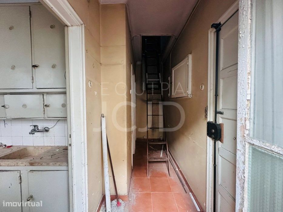 Apartamento T0+1 com Grande Terraço e Sótão - Avenidas Novas, Lisboa