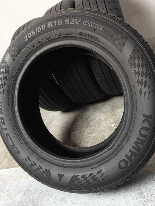 Шини літні 205/60 R16 Kumho на пару сезонів комплект