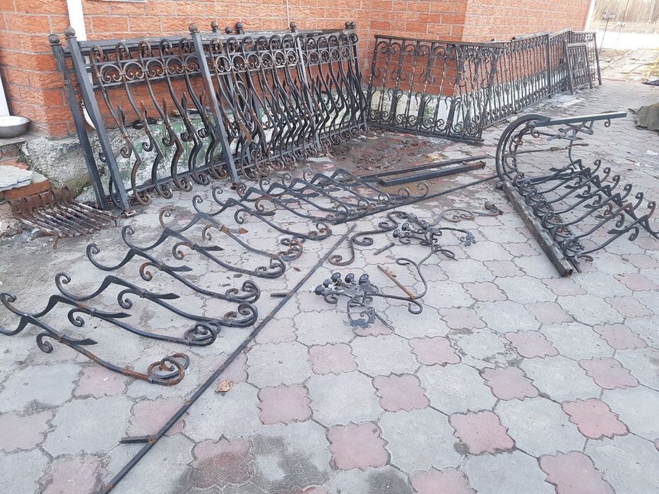 Кованные перила лестница