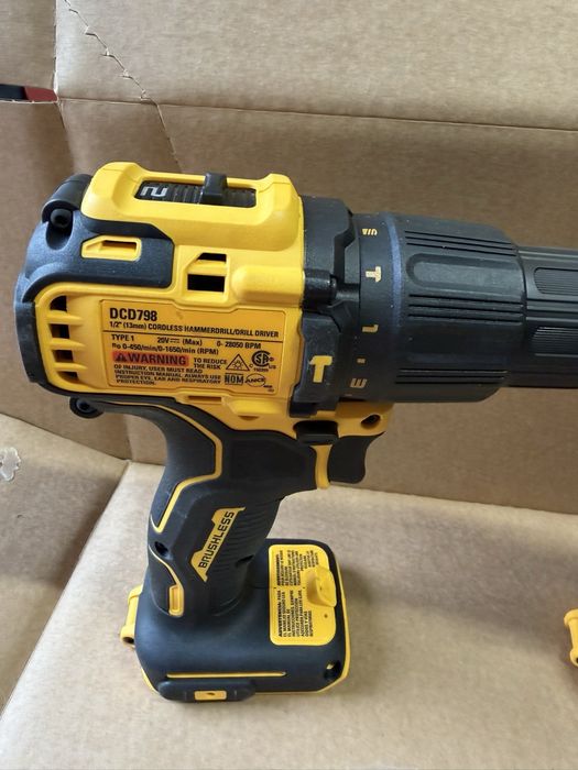 DeWALT DCD798 безщітковий шуруповерт