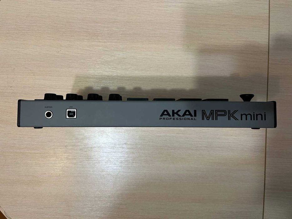 MIDI-клавіатура Akai MPK Mini
