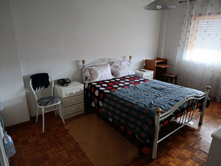 Quarto disponível com contrato – apenas 320€/mês! Segurança e tranquilidade garantidas