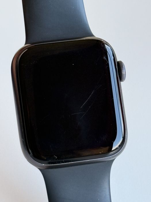 Apple watch SE de 2021 em bom estado geral.