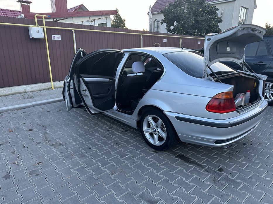 BMW E46 320i (1998)