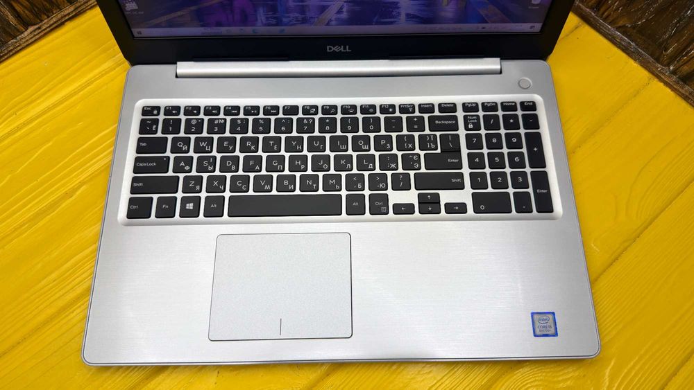 Надійний Офісний Ноутбук Dell Inspiron 5570 /Core i5-8250U/UHD 620