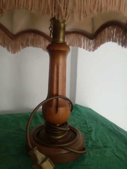Stara lampa drewno.