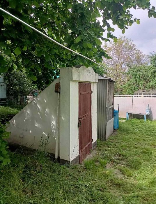 .Продаж доглянутого будинку у Смілі з усіма господарськими спорудами.