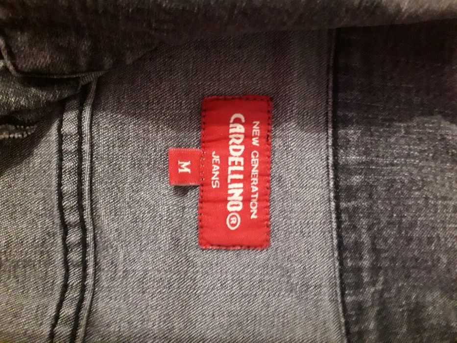 Джинсова куртка сірого кольору