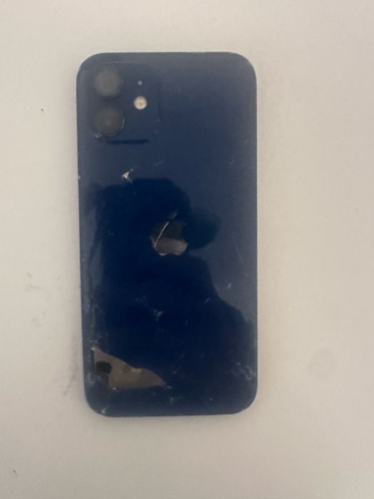 Uszkodzony iphone 12