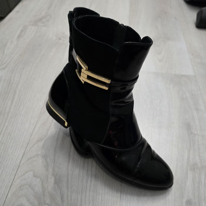 Czarne skórzane botki lakierowane z zamszem Conhpol Bis rozm.40