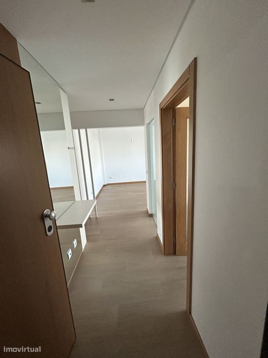 Apartamento T2 com Varanda e Garagem em Aveiro
