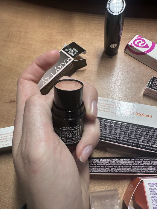 Помада, блиск мері кей