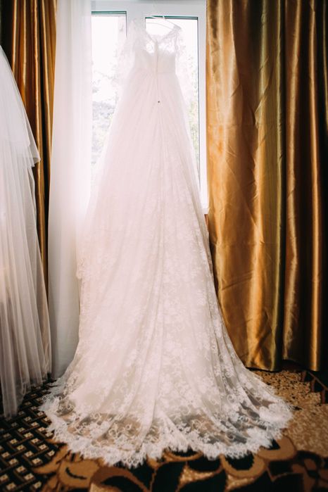 Весільна сукня шлейф кружево