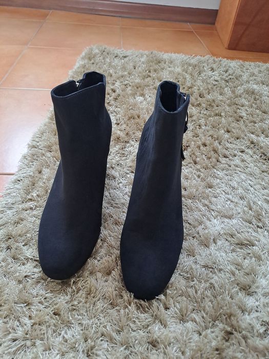 Botas pretas de camurça