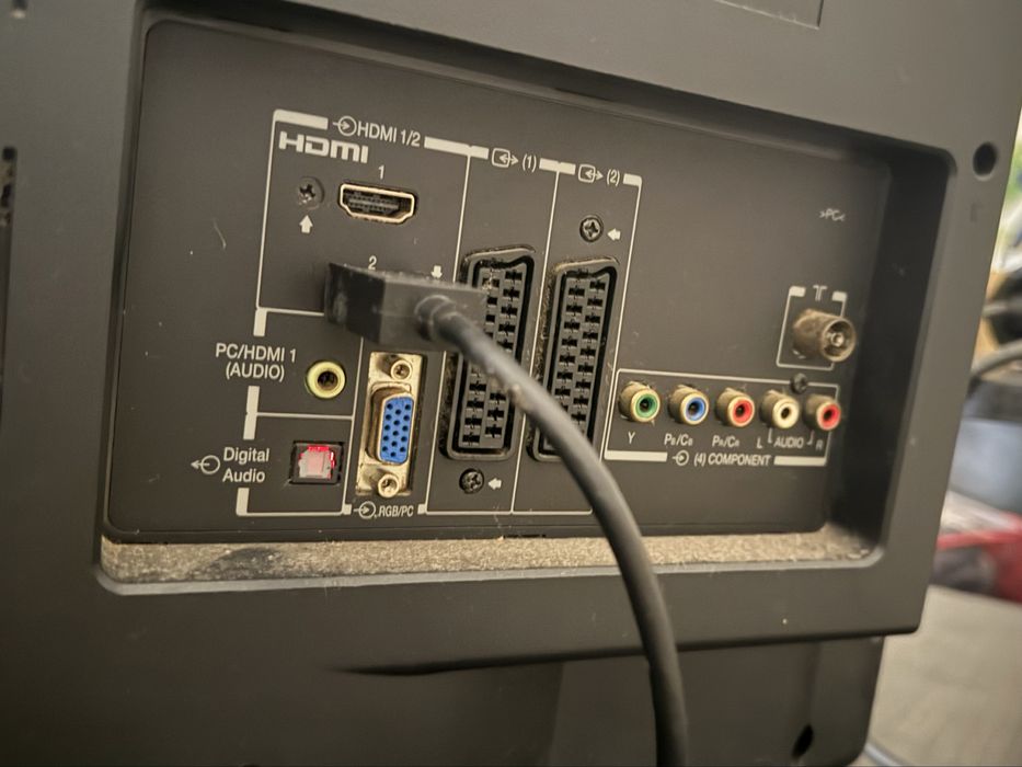 TV Toshiba Regza 32 Polegadas (Com detalhes no ecrã)