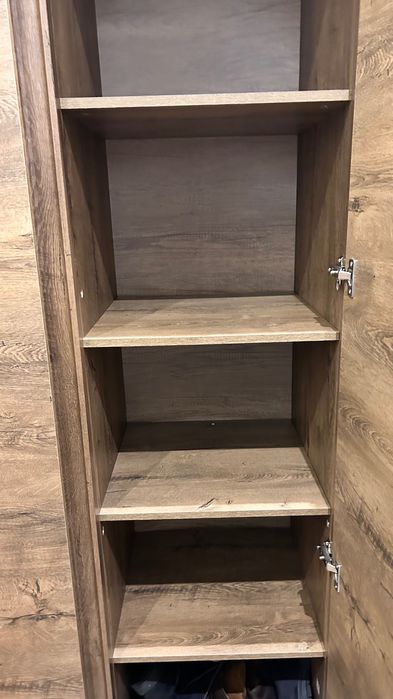 Roupeiro com 3 portas JYSK. Usado menos de um ano. Preço original 400€