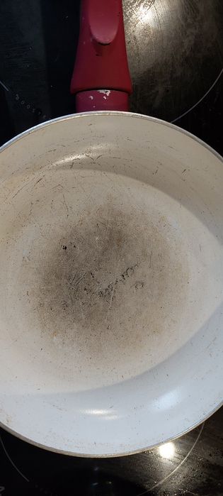 Patelnia 18 cm płyta indukcyjna