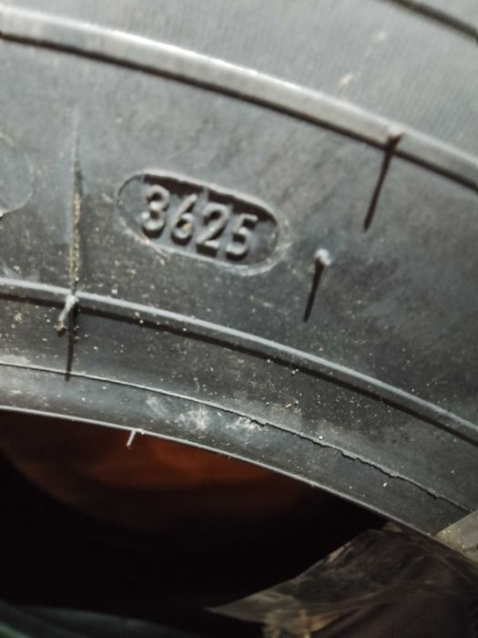 Продам зимові шини 245/70R16