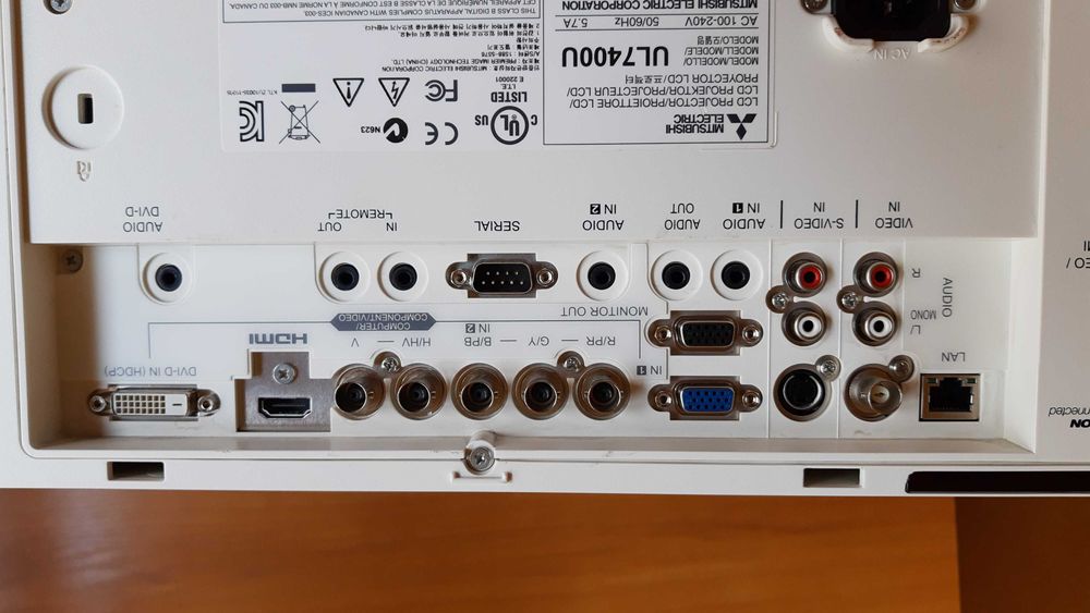 Projektor Mitsubishi UL7400U