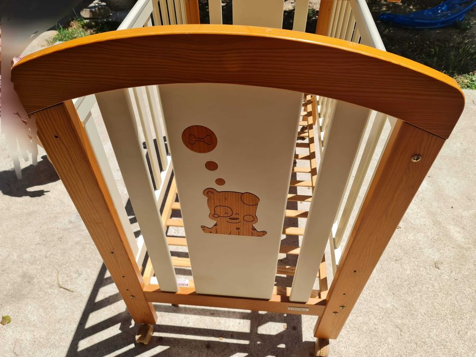 Berço com muda fraldas