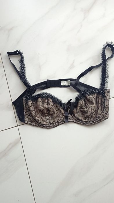 Продам  бюстгальтер LA SENZA EUR 85B, SECRET Possessions 70А