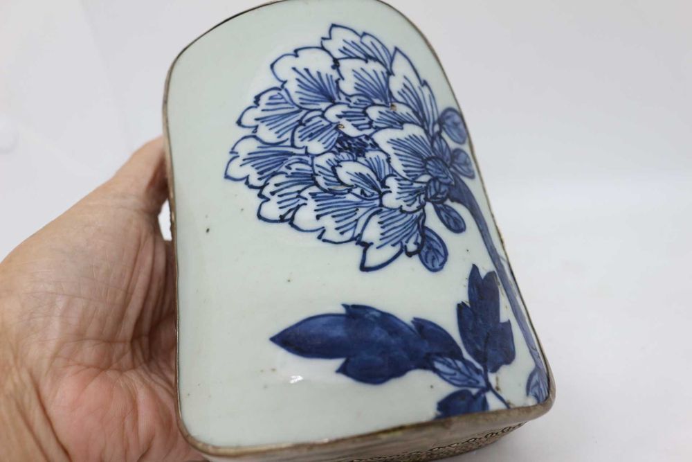 Caixa em Porcelana e Prata Chinesa Azul e Branco Desenho Flor Lotus