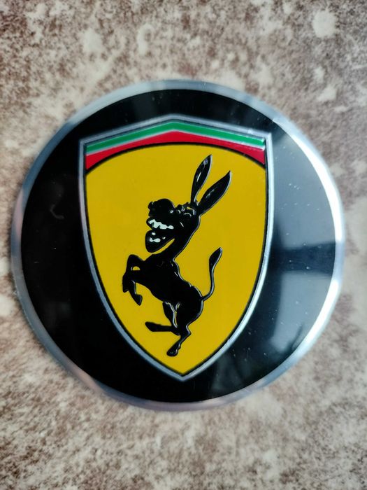 Dekielki ,kapsle Ferrari osioł