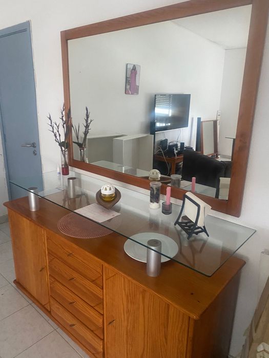 Aparador com 2 espelhos