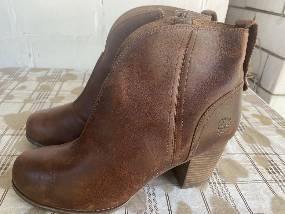 Жіночі шкіряні чобітки