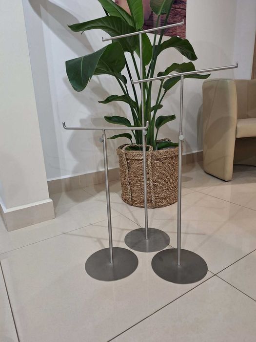 Stojak srebrny 3 SZT  na torebki , apaszki  wysokość regulow. 50-90CM