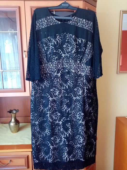 Elegancka czarna sukienka koronkowa NEXT 48