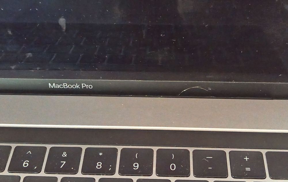 MacBook Pro 15” A1707 i7/16GB/256SSD Space Gray  працює, дисплей на ремонт