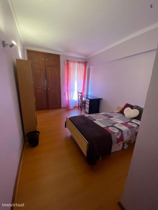 Room - located in Montes Claros, Coimbra