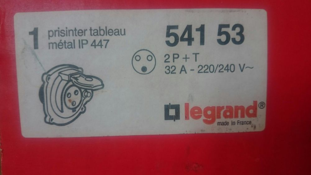 Розетка автомат промышленная Legrand легранд 54153. 32А-220/240V~