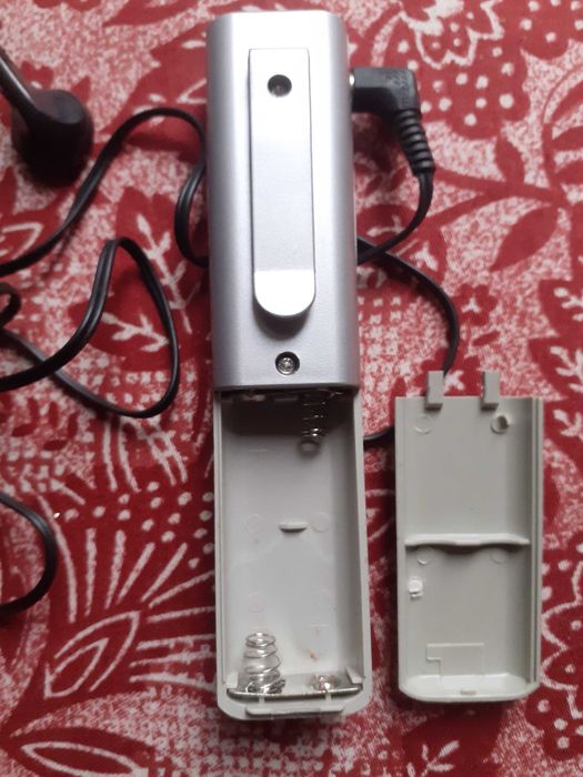 FM радіоприймач,кишеньковий.