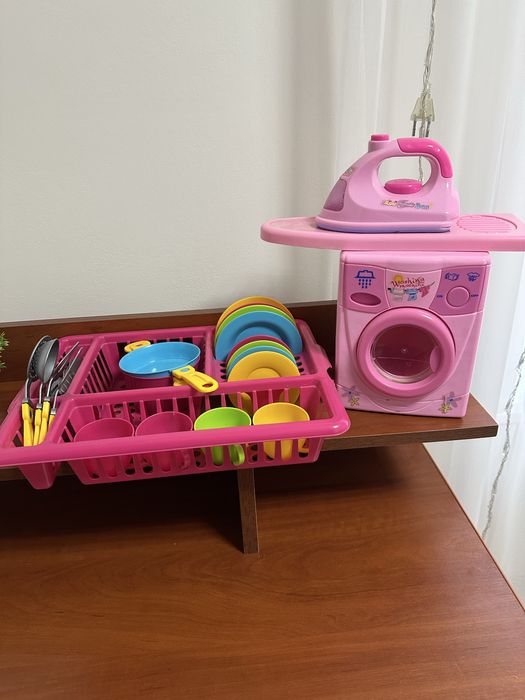 Іграшкова посуда (пластмасова)