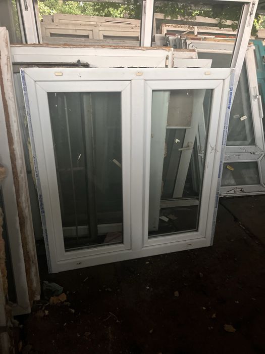 Okno dwuskrzydłowe o wymiarach 123 szer 128 wys