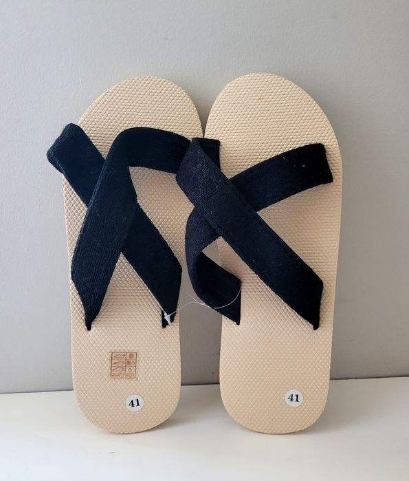 Czarne klapki na lato z paskami klapki na plażę klapki po domu